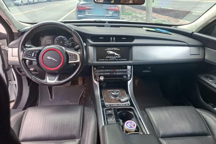 Used Jaguar XFL 2018 XFL 2.0T 250 PS Luxury Edition Center Console