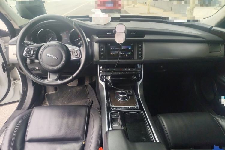 Used Jaguar XFL 2018 XFL 2.0T 200PS Elite Edition Center Console