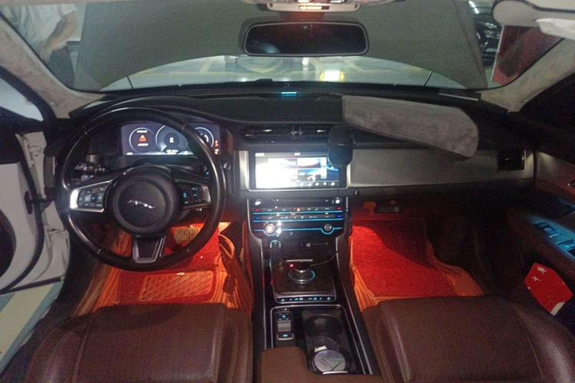 Used Jaguar XFL 2018 XFL 2.0T 250 PS Luxury Edition Center Console