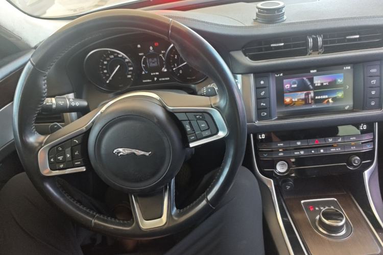 Used Jaguar XFL 2018 XFL 2.0T 200PS Elite Edition Center Console