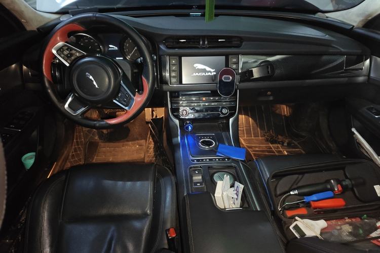 Used Jaguar XFL 2018 XFL 2.0T 200PS Elite Edition Center Console