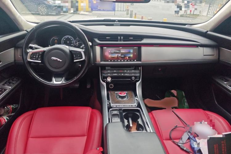 Used Jaguar XFL 2018 XFL 2.0T 250 PS Luxury Edition Center Console