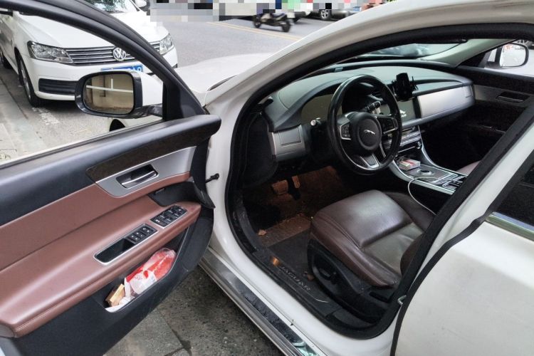 Used Jaguar XFL 2018 XFL 2.0T 250 PS Luxury Edition Driver Seat