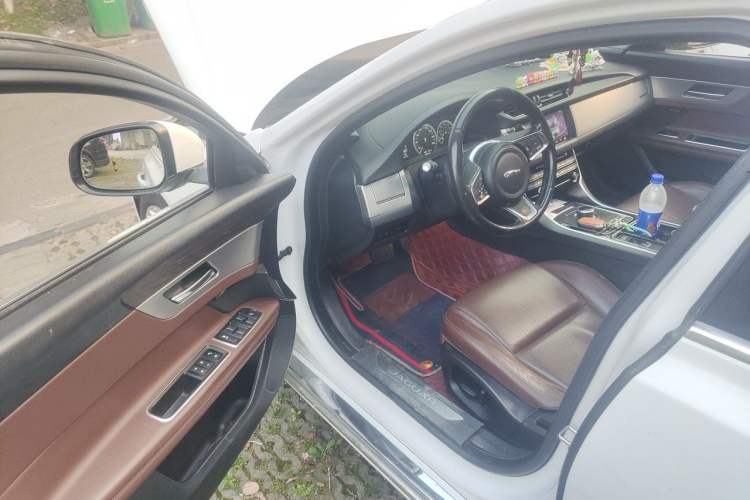 Used Jaguar XFL 2018 XFL 2.0T 250 PS Luxury Edition Driver Seat