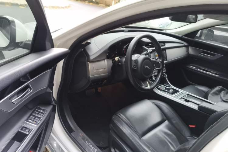 Used Jaguar XFL 2018 XFL 2.0T 200PS Luxury Edition Driver Seat