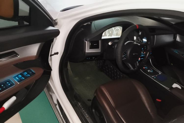 Used Jaguar XFL 2018 XFL 2.0T 250 PS Luxury Edition Driver Seat