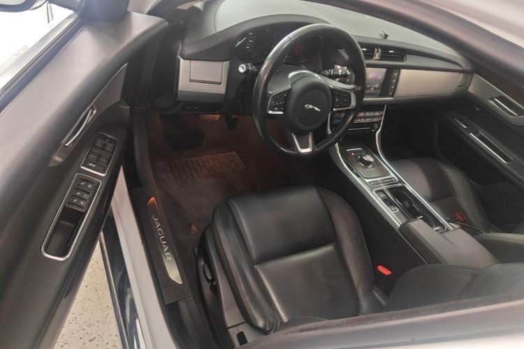 Used Jaguar XFL 2018 XFL 2.0T 200PS Elite Edition Driver Seat