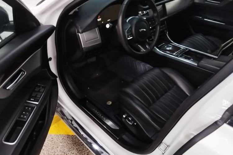 Used Jaguar XFL 2018 XFL 3.0 SC 340 PS Luxury Edition Driver Seat