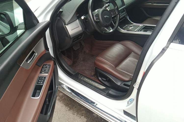 Used Jaguar XFL 2018 XFL 2.0T 250 PS Luxury Edition Driver Seat
