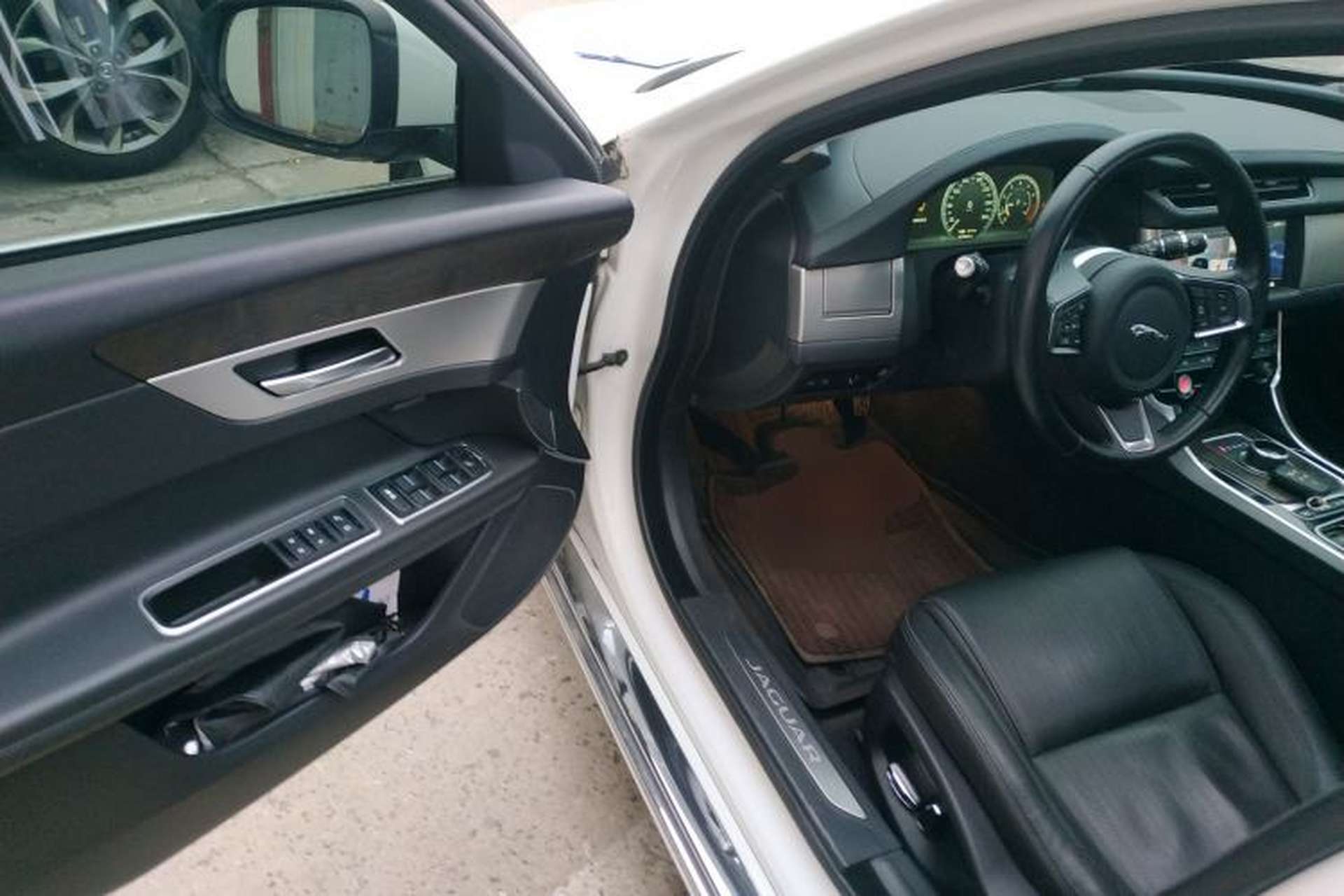 Used Jaguar XFL 2018 XFL 2.0T 250 PS Luxury Edition Driver Seat