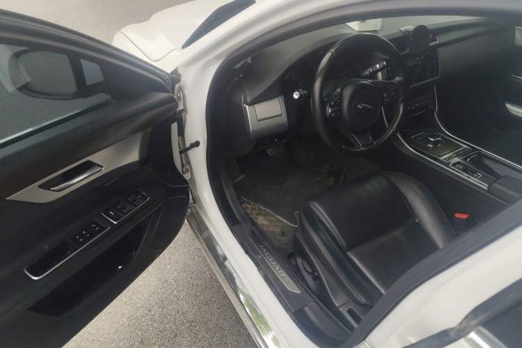 Used Jaguar XFL 2018 XFL 2.0T 200PS Elite Edition Driver Seat
