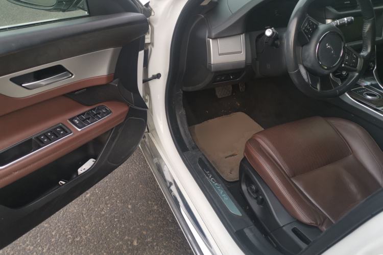 Used Jaguar XFL 2018 XFL 2.0T 250 PS Premium Edition Driver Seat