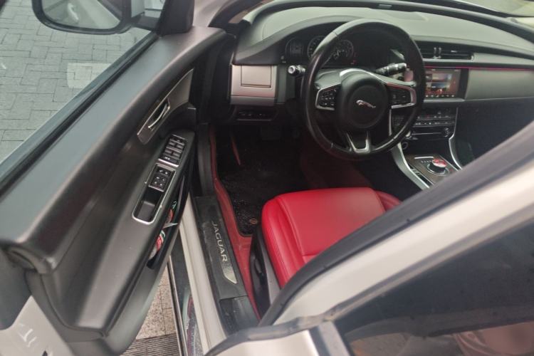 Used Jaguar XFL 2018 XFL 2.0T 250 PS Luxury Edition Driver Seat