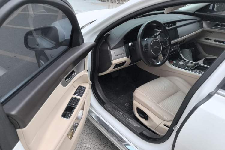 Used Jaguar XFL 2018 XFL 2.0T 250 PS Luxury Edition Driver Seat
