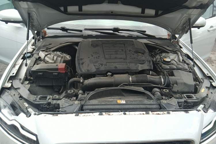 Used Jaguar XFL 2018 XFL 2.0T 250 PS Luxury Edition Engine Bay