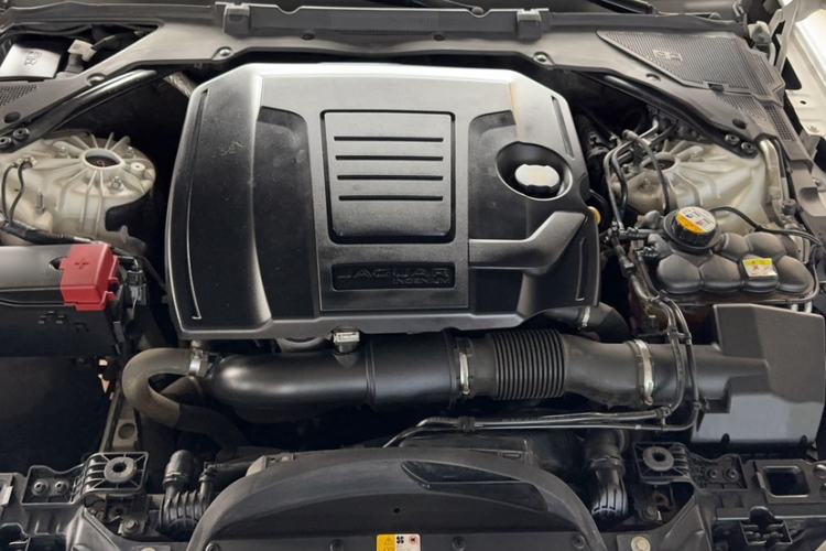 Used Jaguar XFL 2018 XFL 2.0T 250 PS Luxury Edition Engine Bay