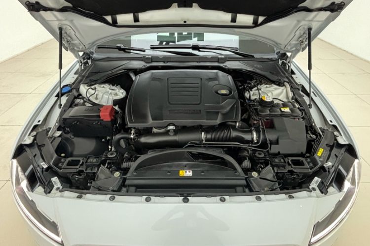 Used Jaguar XFL 2018 XFL 2.0T 200PS Elite Edition Engine Bay
