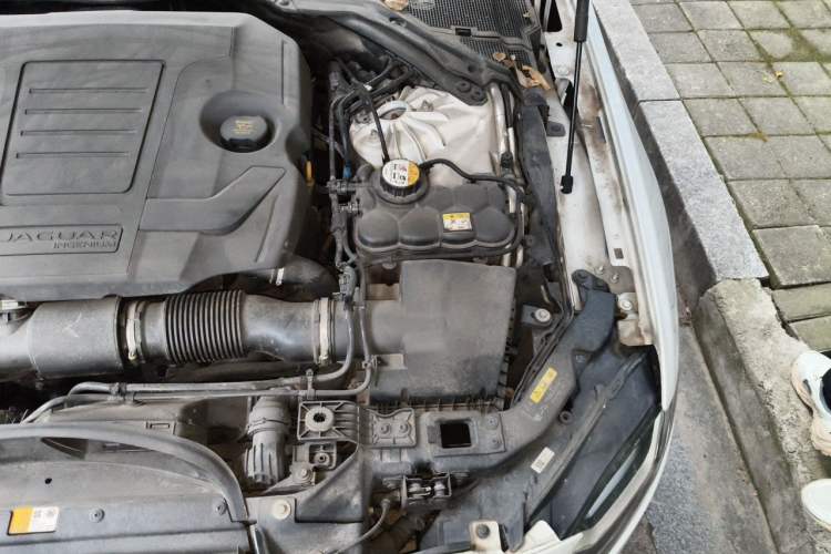 Used Jaguar XFL 2018 XFL 2.0T 250 PS Luxury Edition Engine Bay Left