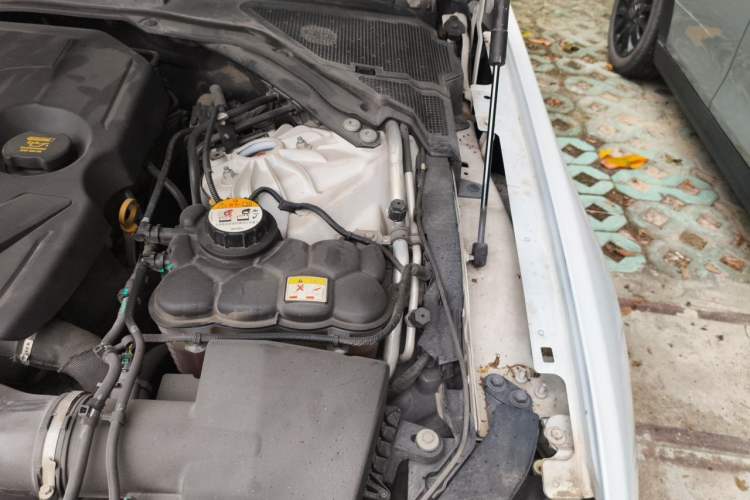 Used Jaguar XFL 2018 XFL 2.0T 200PS Luxury Edition Engine Bay Left