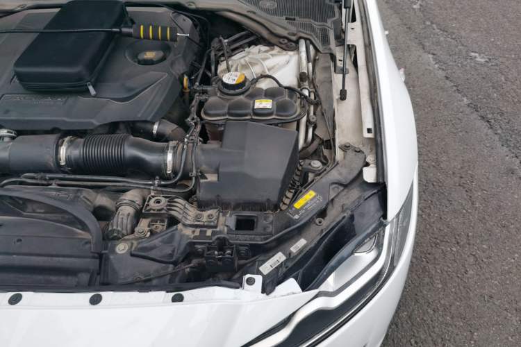 Used Jaguar XFL 2018 XFL 2.0T 250 PS Premium Edition Engine Bay Left
