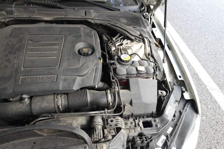 Used Jaguar XFL 2018 XFL 2.0T 250 PS Luxury Edition Engine Bay Left