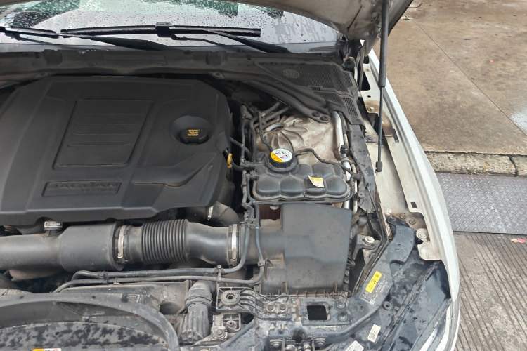 Used Jaguar XFL 2018 XFL 2.0T 250 PS Luxury Edition Engine Bay Left