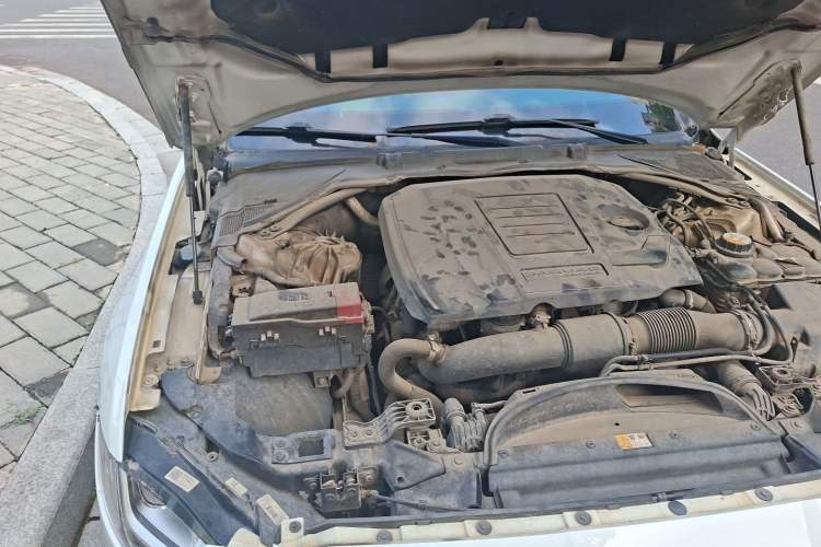 Used Jaguar XFL 2018 XFL 2.0T 250 PS Luxury Edition Engine Bay Right