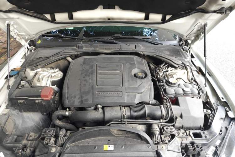 Used Jaguar XFL 2018 XFL 2.0T 250 PS Luxury Edition Engine Bay
