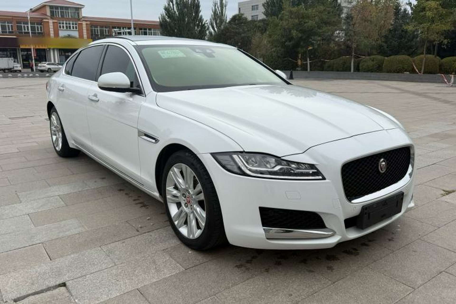 Used Jaguar XFL 2018 XFL 2.0T 250 PS Premium Edition Exterior 2