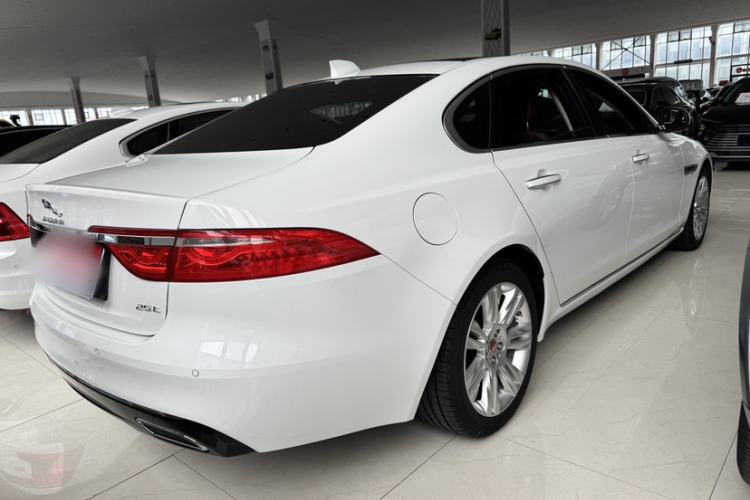 Used Jaguar XFL 2018 XFL 2.0T 250 PS Luxury Edition Exterior 4