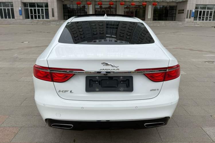 Used Jaguar XFL 2018 XFL 2.0T 250 PS Premium Edition Exterior 4