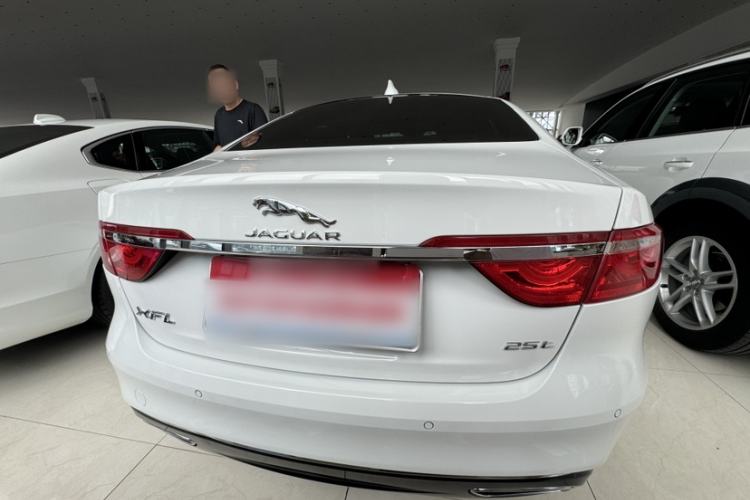 Used Jaguar XFL 2018 XFL 2.0T 250 PS Luxury Edition Exterior 5