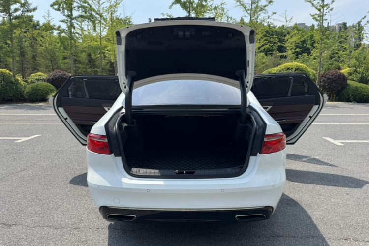 Used Jaguar XFL 2018 XFL 2.0T 250 PS Luxury Edition Exterior 9