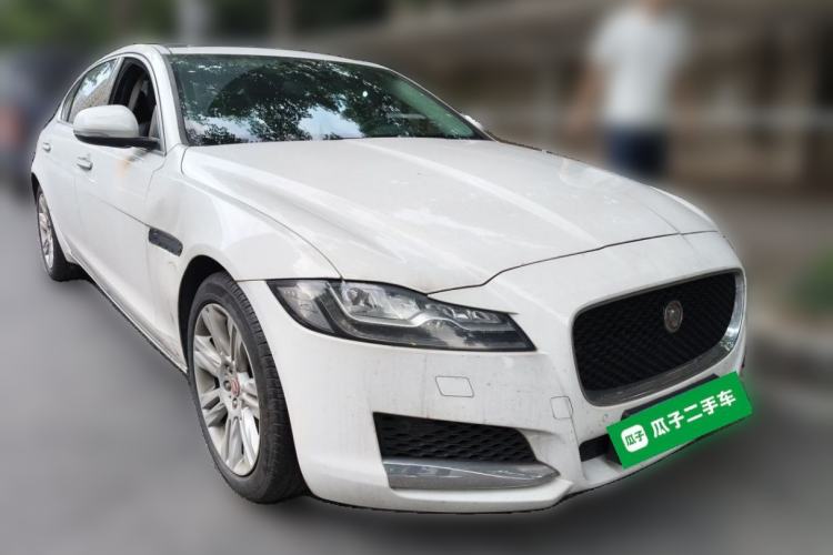Used Jaguar XFL 2018 XFL 2.0T 250 PS Luxury Edition Front Right 45 Deg