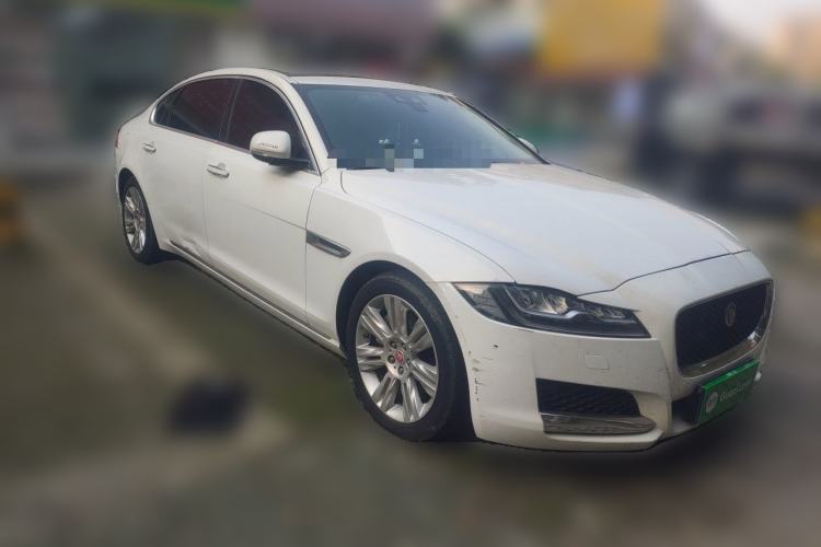 Used Jaguar XFL 2018 XFL 2.0T 250 PS Luxury Edition Front Right 45 Deg