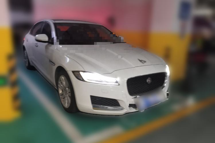 Used Jaguar XFL 2018 XFL 2.0T 250 PS Luxury Edition Front Right 45 Deg