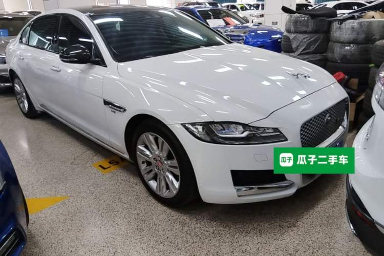 Used Jaguar XFL 2018 XFL 3.0 SC 340 PS Luxury Edition Front Right 45 Deg