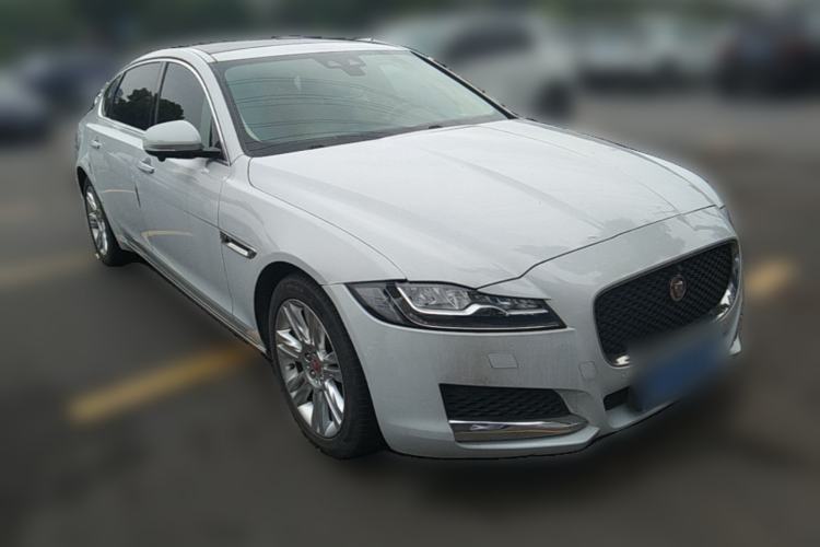 Used Jaguar XFL 2018 XFL 2.0T 250 PS Luxury Edition Front Right 45 Deg