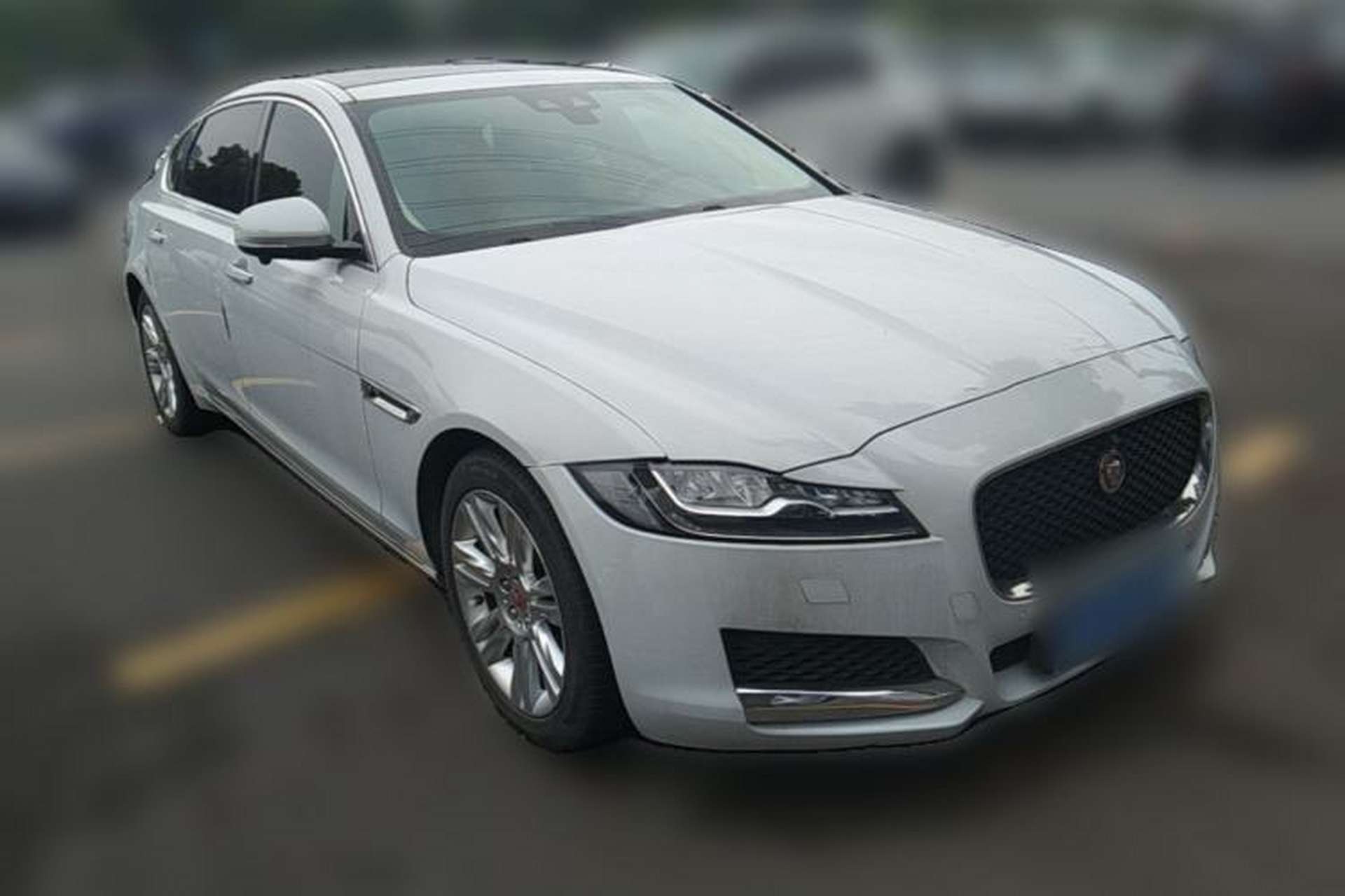 Used Jaguar XFL 2018 XFL 2.0T 250 PS Luxury Edition Front Right 45 Deg