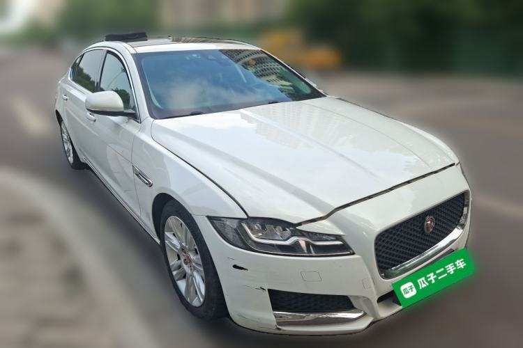 Used Jaguar XFL 2018 XFL 2.0T 250 PS Luxury Edition Front Right 45 Deg