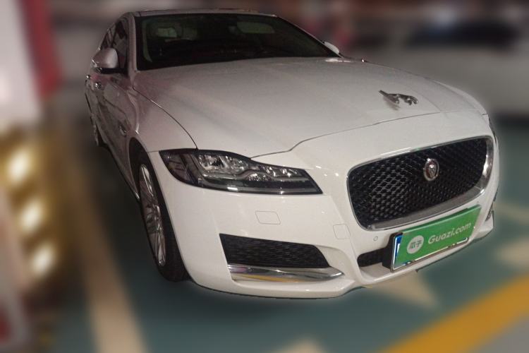 Used Jaguar XFL 2018 XFL 2.0T 250 PS Luxury Edition Front Right 45 Deg