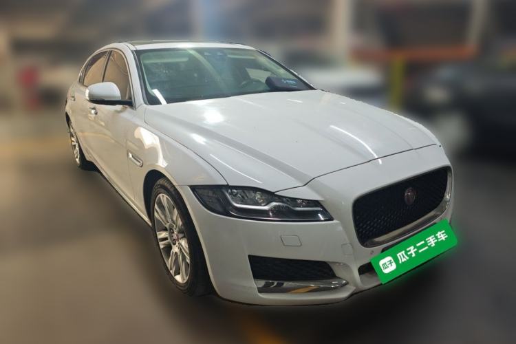 Used Jaguar XFL 2018 XFL 2.0T 250 PS Luxury Edition Front Right 45 Deg