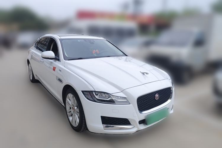 Used Jaguar XFL 2018 XFL 2.0T 250 PS Luxury Edition Front Right 45 Deg
