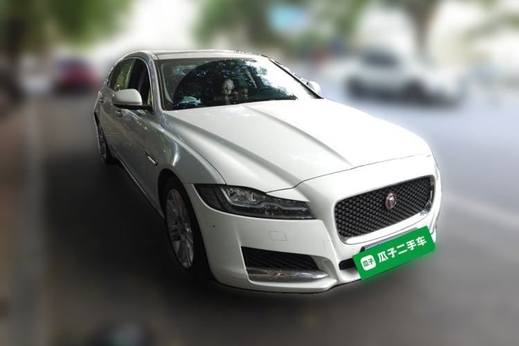 Used Jaguar XFL 2018 XFL 2.0T 250 PS Luxury Edition Front Right 45 Deg