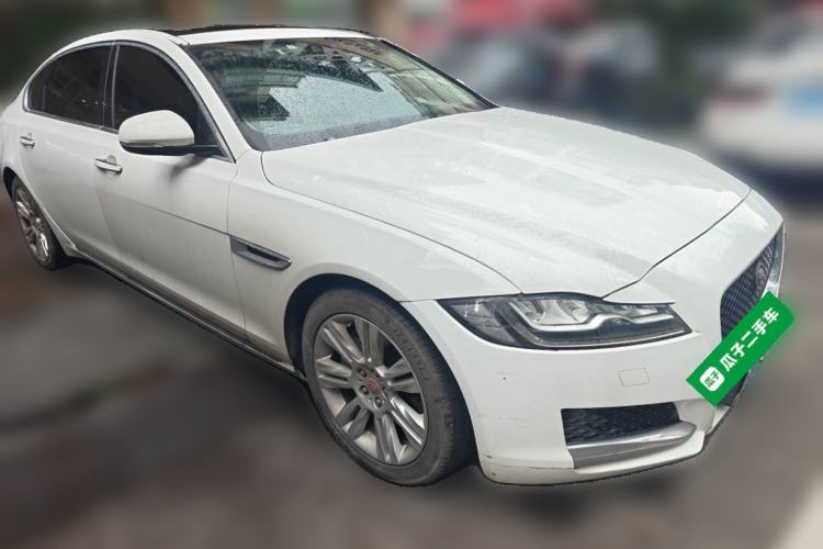 Used Jaguar XFL 2018 XFL 2.0T 250 PS Luxury Edition Front Right 45 Deg