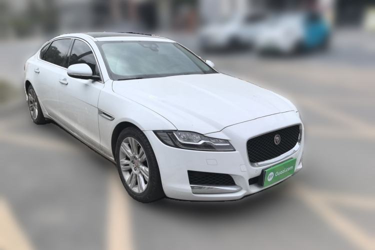 Used Jaguar XFL 2018 XFL 2.0T 250 PS Luxury Edition Front Right 45 Deg