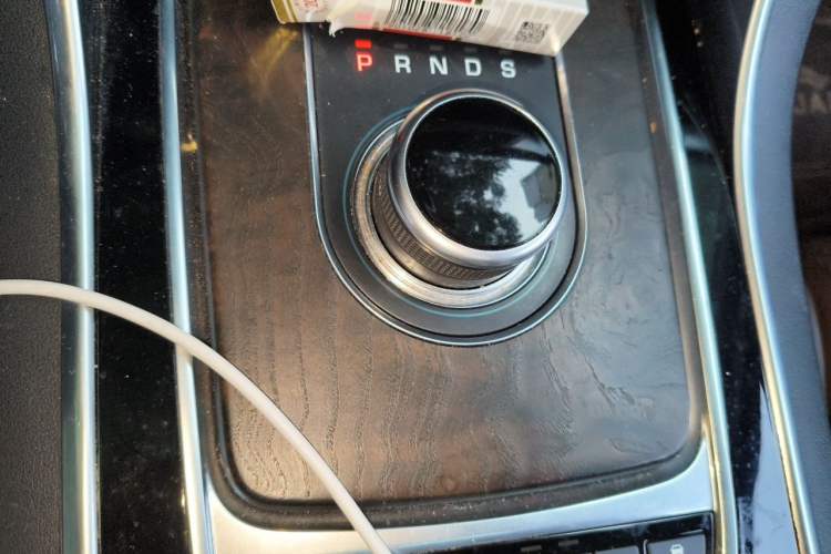 Used Jaguar XFL 2018 XFL 2.0T 250 PS Luxury Edition Gear Lever