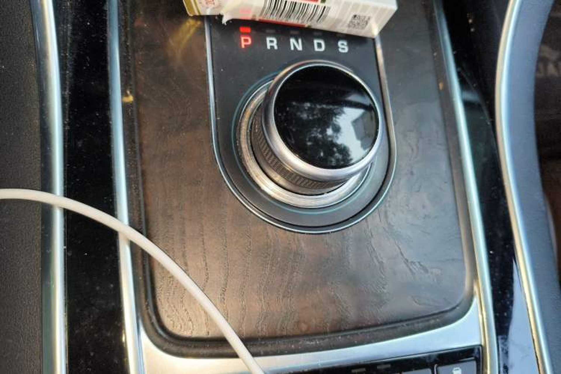 Used Jaguar XFL 2018 XFL 2.0T 250 PS Luxury Edition Gear Lever