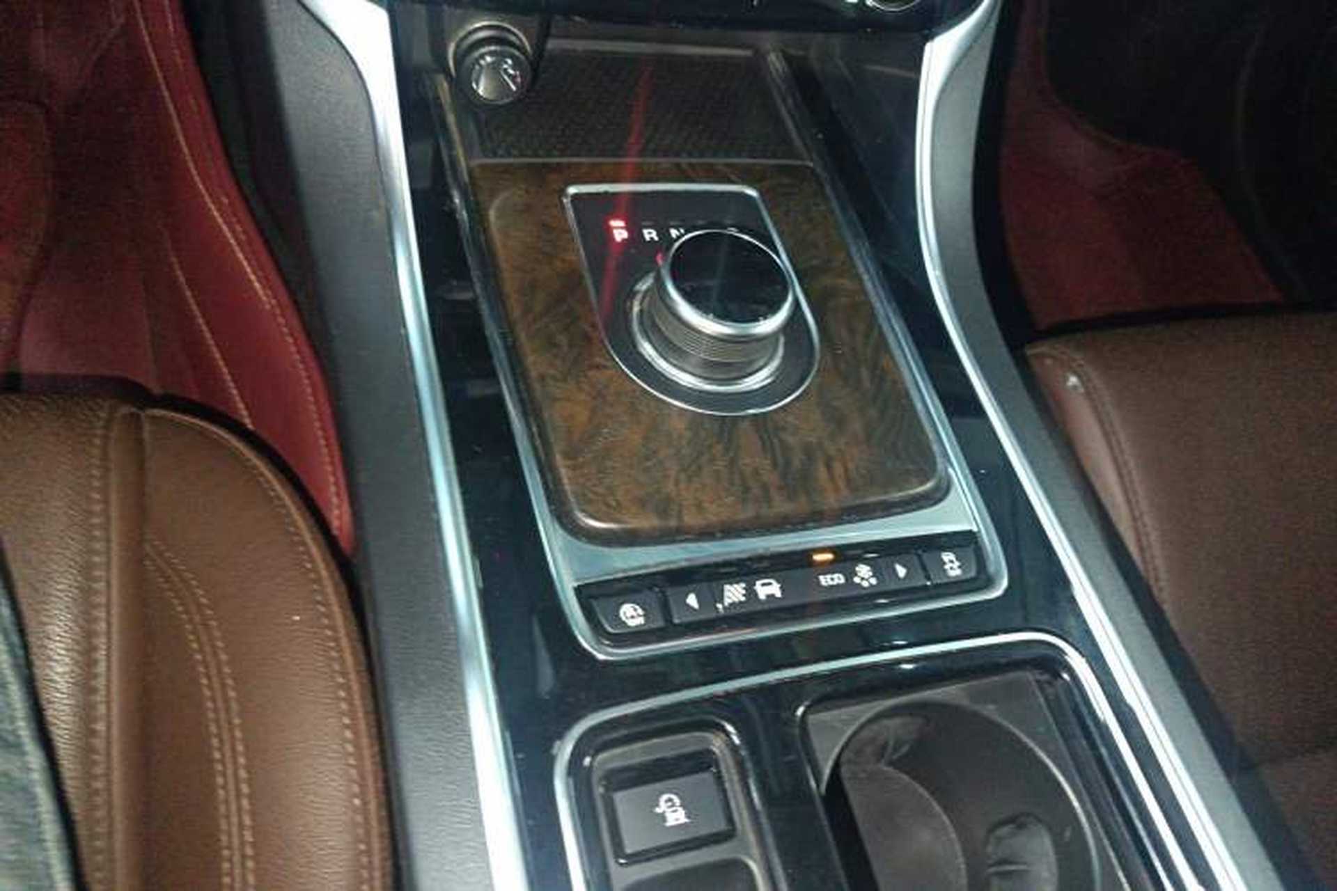 Used Jaguar XFL 2018 XFL 2.0T 250 PS Luxury Edition Gear Lever