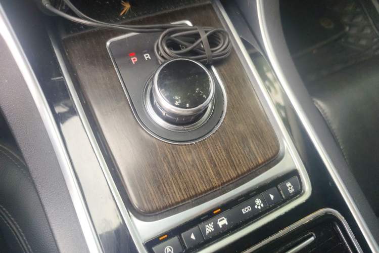 Used Jaguar XFL 2018 XFL 2.0T 200PS Elite Edition Gear Lever